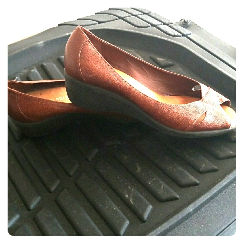 Antonio Melani size 6 1/2  peep toe wedges